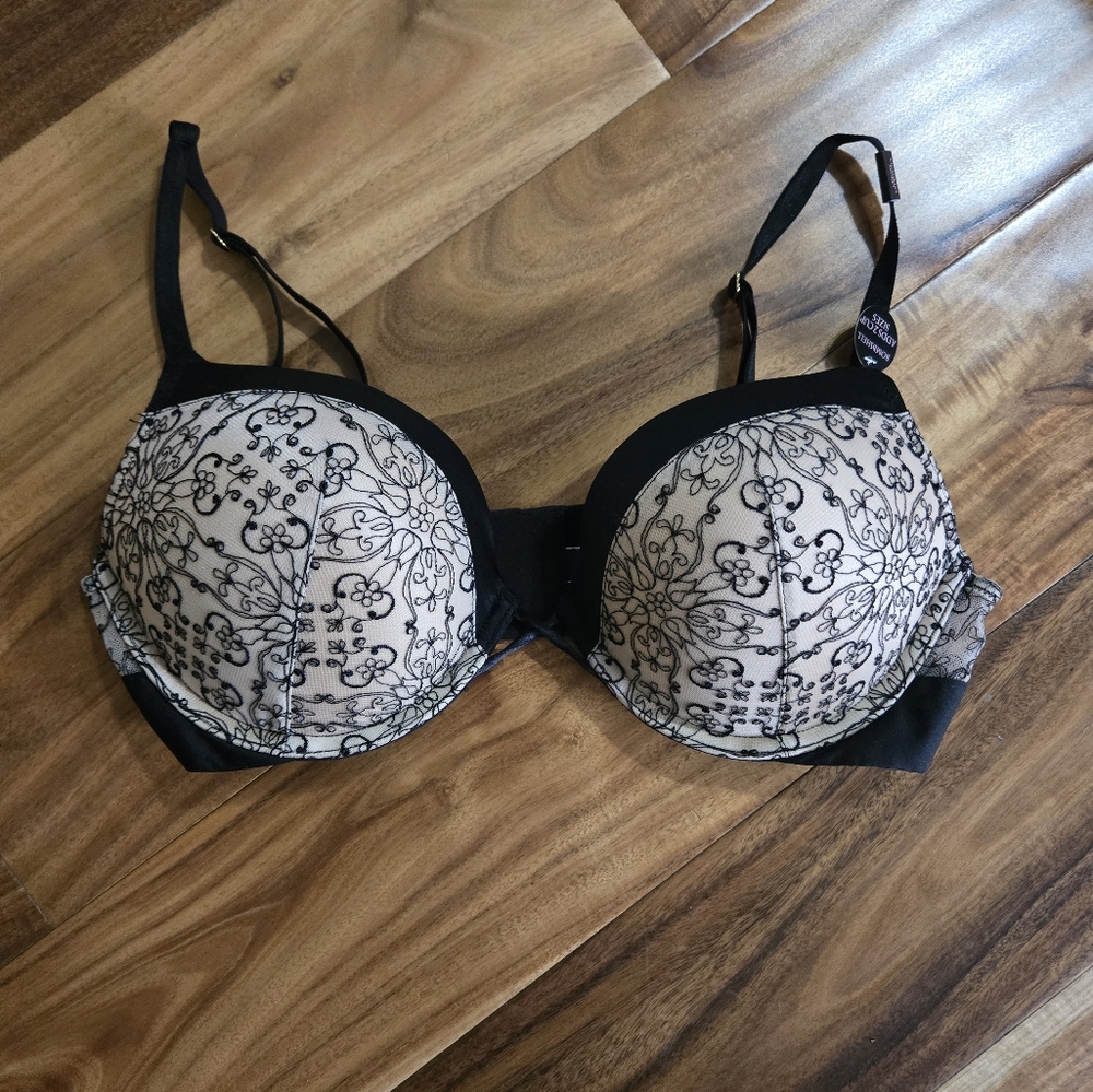 Victoria's Secret Very Sexy Push Up Plunge Floral Lace Bra 36B